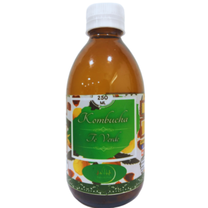 La kombucha de té verde, en una presentación de 250 ml, ofrece una serie de beneficios para la salud que combinan las propiedades del té verde con las ventajas de la fermentación.